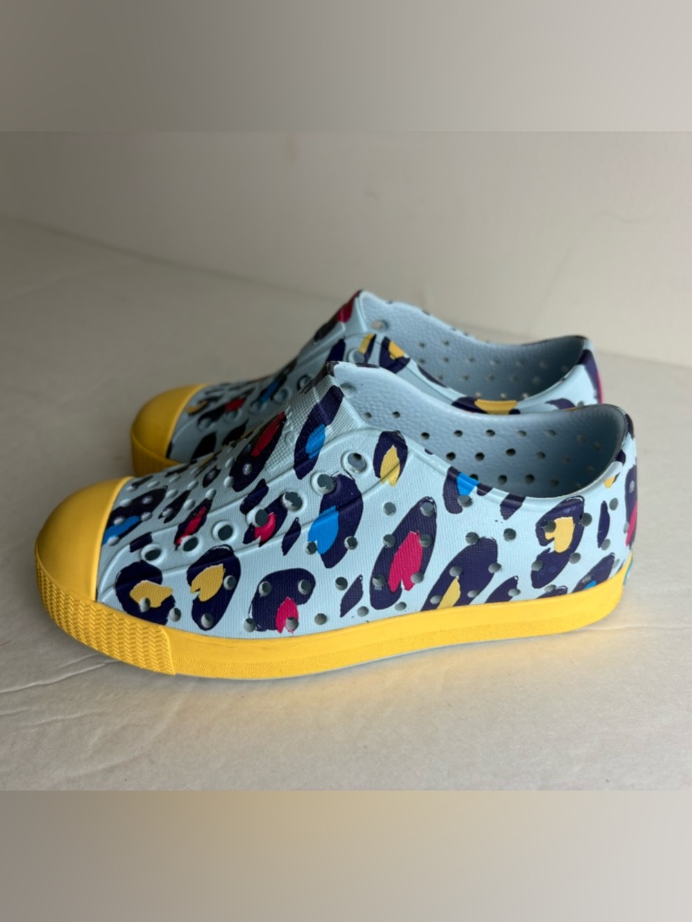 Native Jefferson Slip on Shoes - Animal Print - NEW - Size 10 - Water Shoes